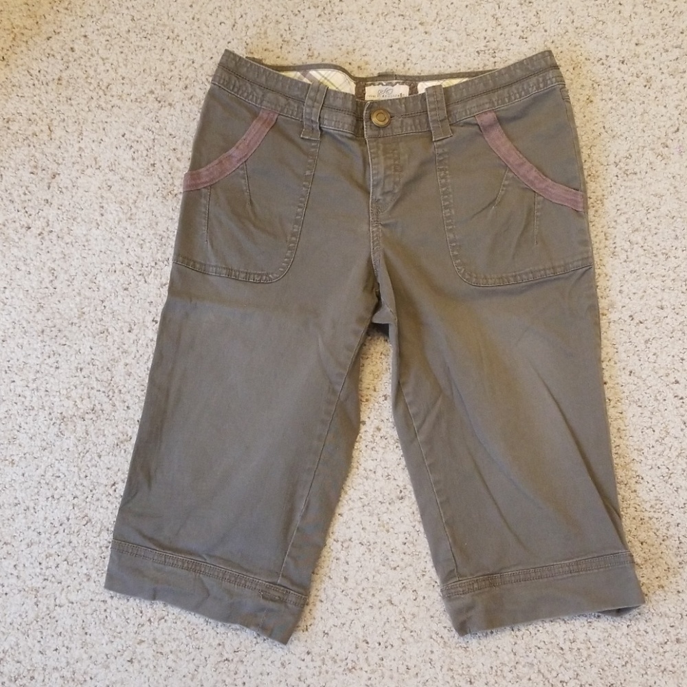 5/$25 Army green capris
